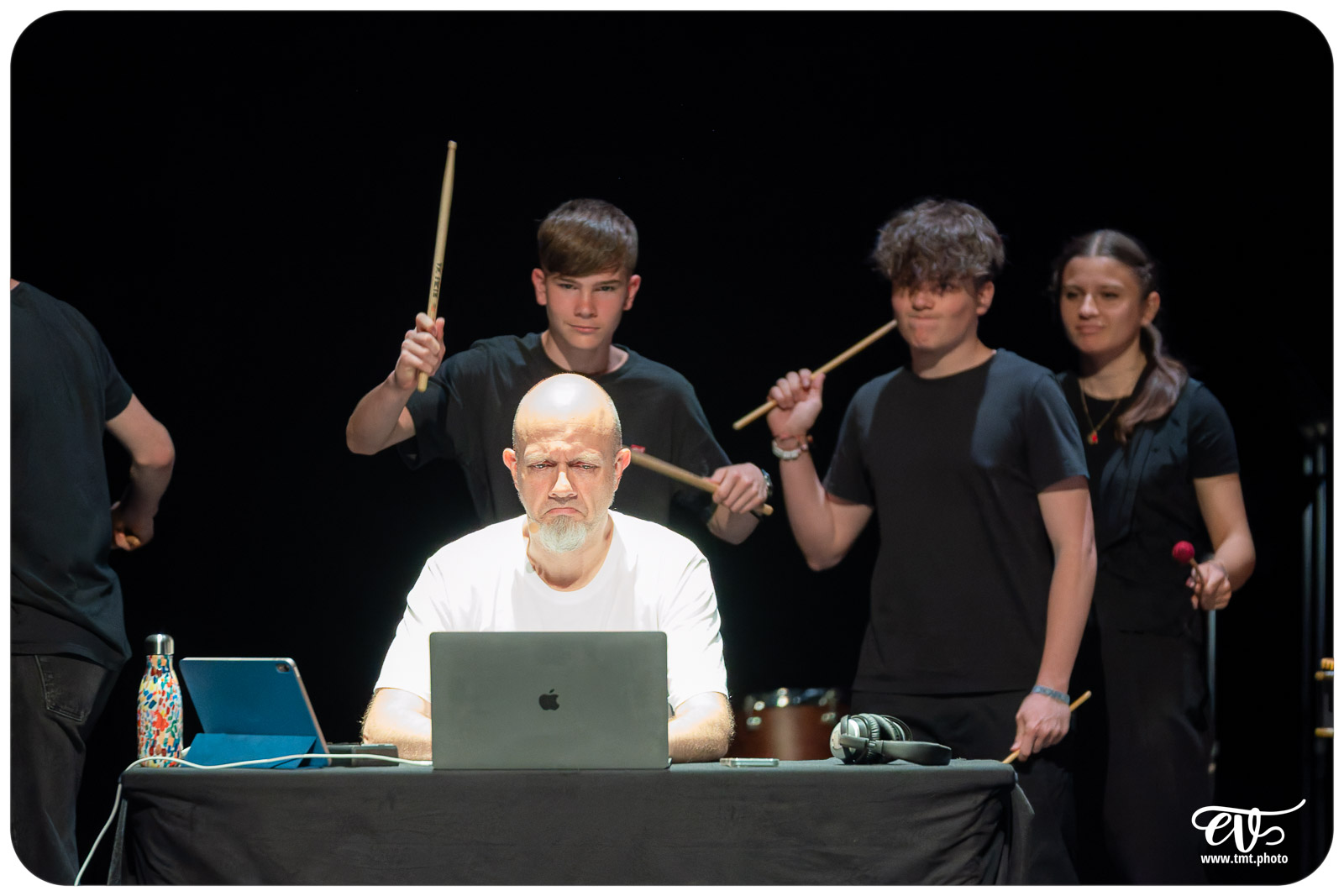 L'HUMOUR DENOTE (ELEVES EMMDH & CEDRIC GOUBERT)